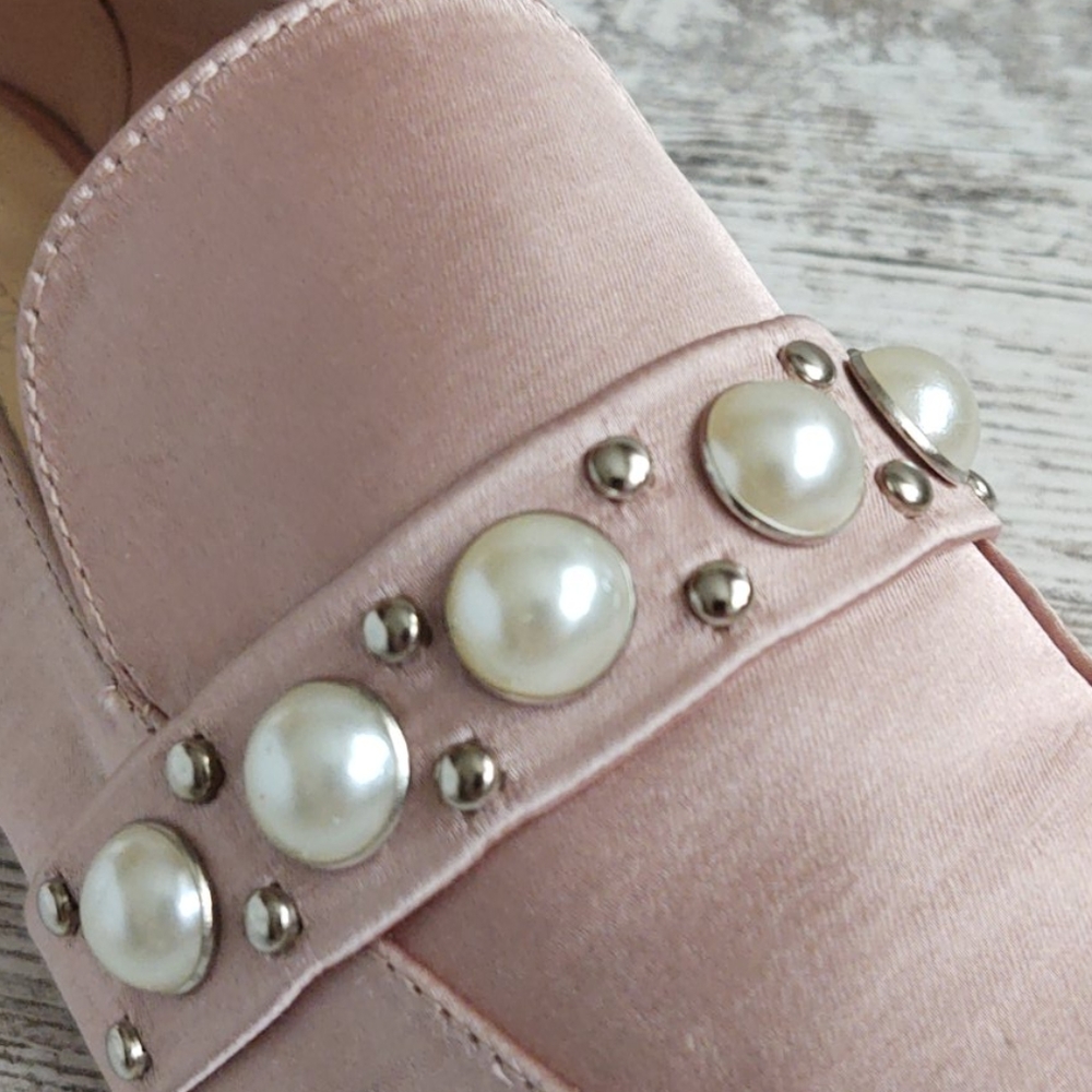 🟨ShoeDazzle Lt Pink Satin Pearl Silver Stud Flat..Super Cute🥰 - Picture 5 of 16